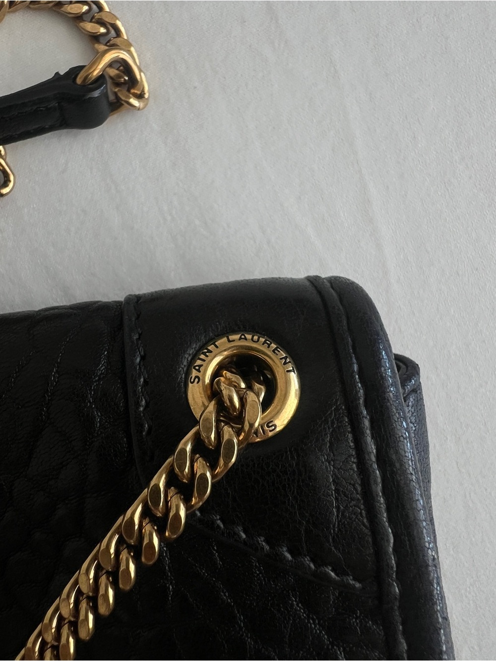 Saint Laurent Niki mini grained lambskin Leather Bag with Gold Chain - Picture 5 of 16